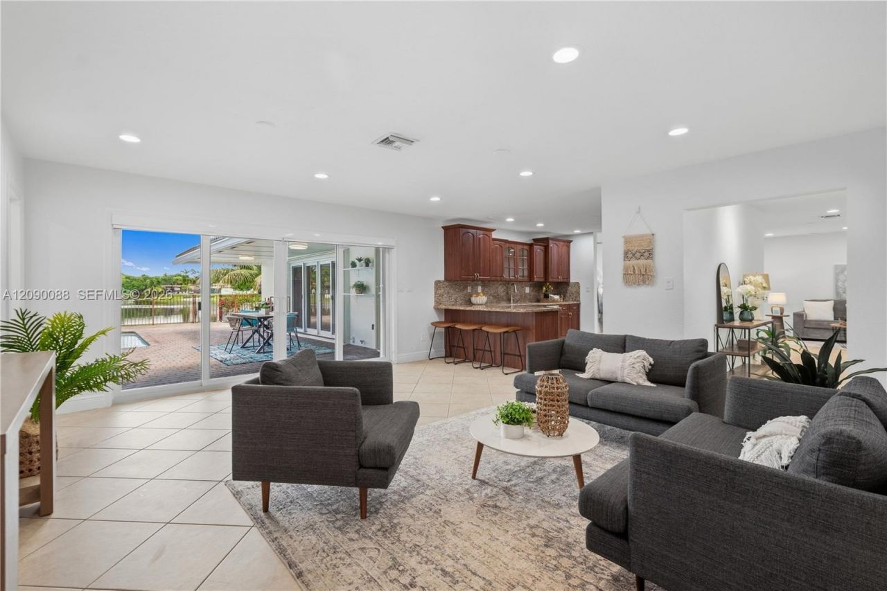 7311 Sabal Dr, Miami Lakes, FL 33014 Photo