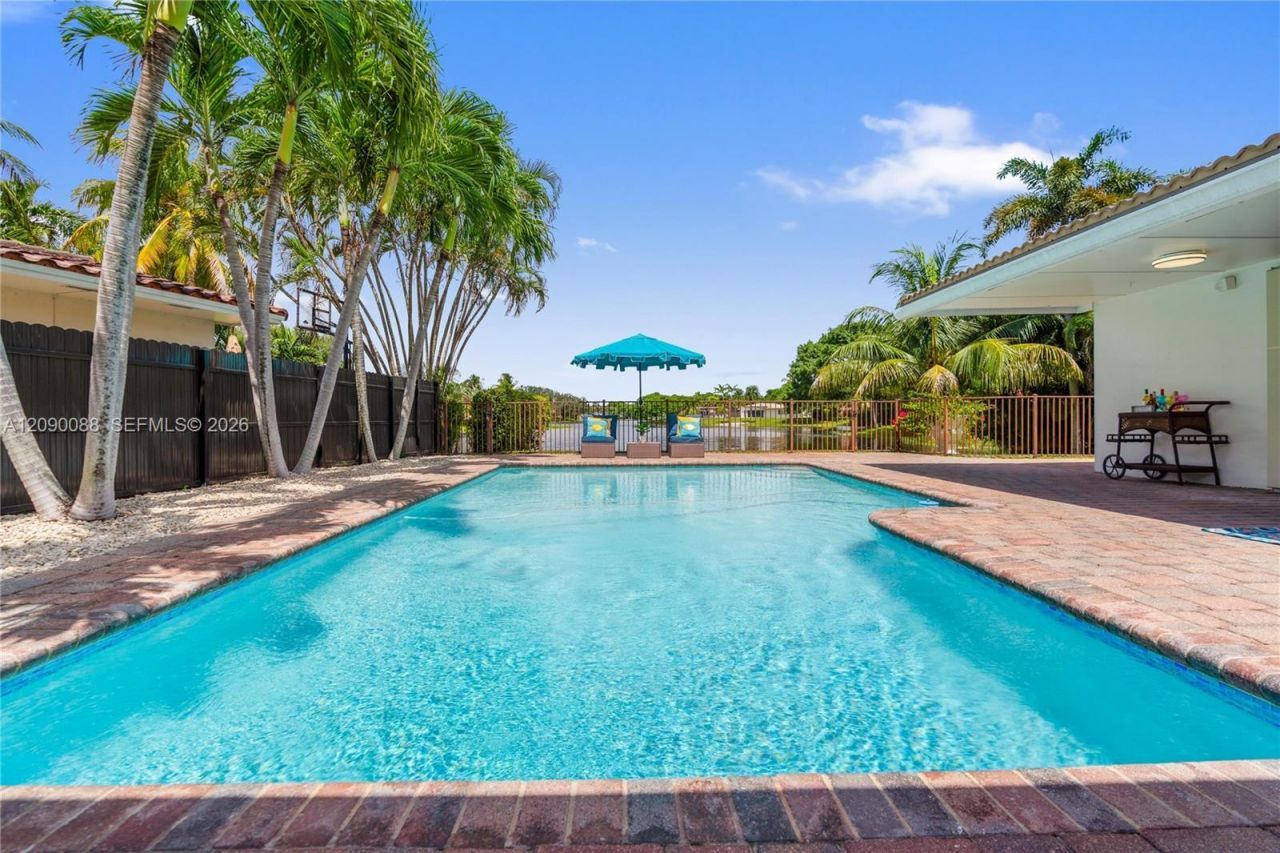 7311 Sabal Dr, Miami Lakes, FL 33014 Photo
