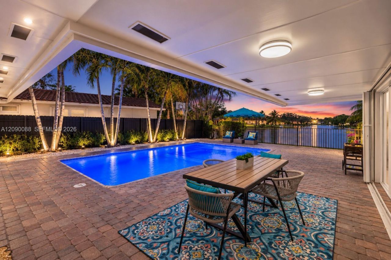 7311 Sabal Dr, Miami Lakes, FL 33014 Photo