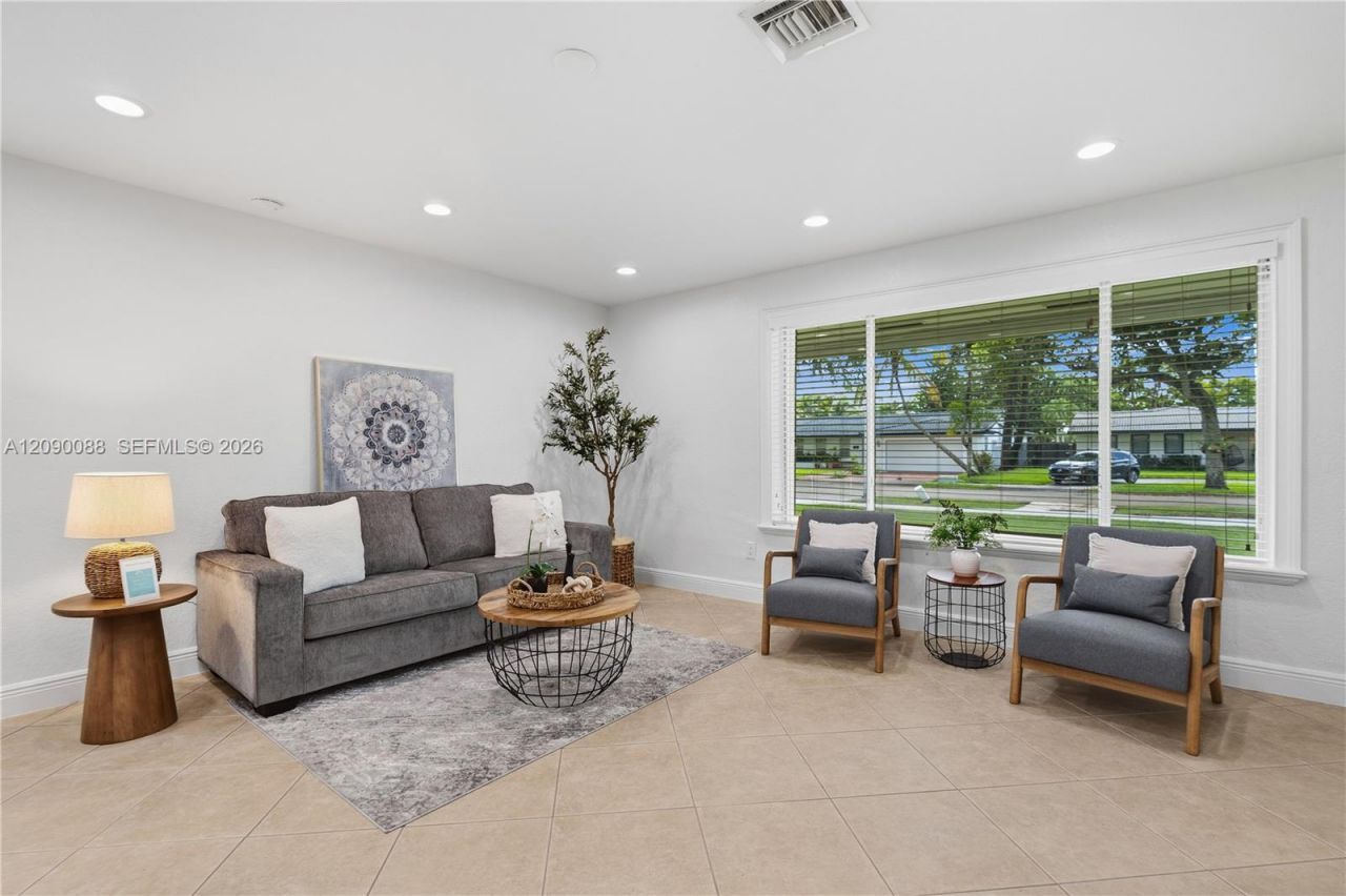 7311 Sabal Dr, Miami Lakes, FL 33014 Photo