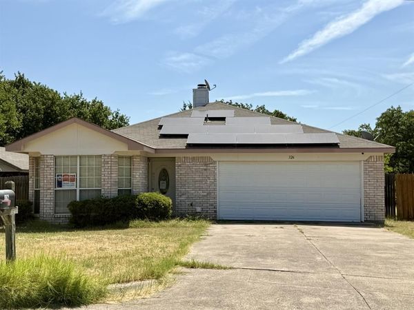 326 King Arthur Drive , Weatherford, TX 76086