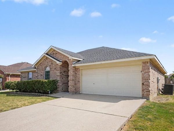 360 Mcmurtry Drive , Arlington, TX 76002