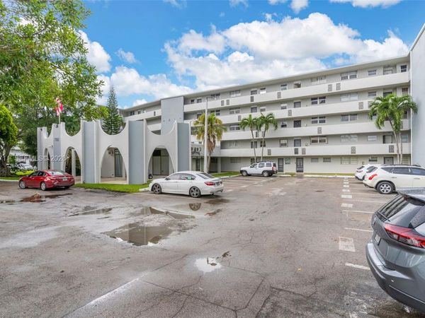 1700 NE 191st St, Unit 508, Miami, FL 33179