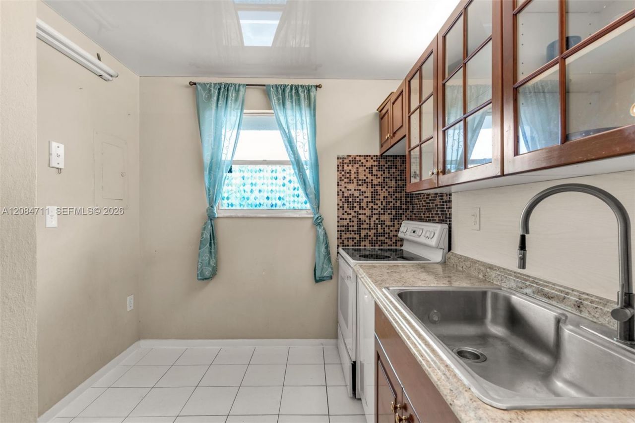 1700 NE 191st St, Unit 508, Miami, FL 33179 Photo