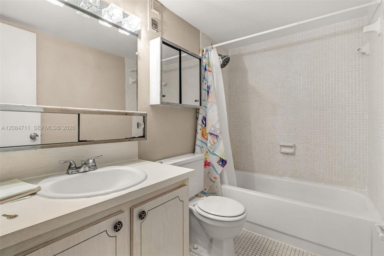 1700 NE 191st St, Unit 508, Miami, FL 33179 Photo