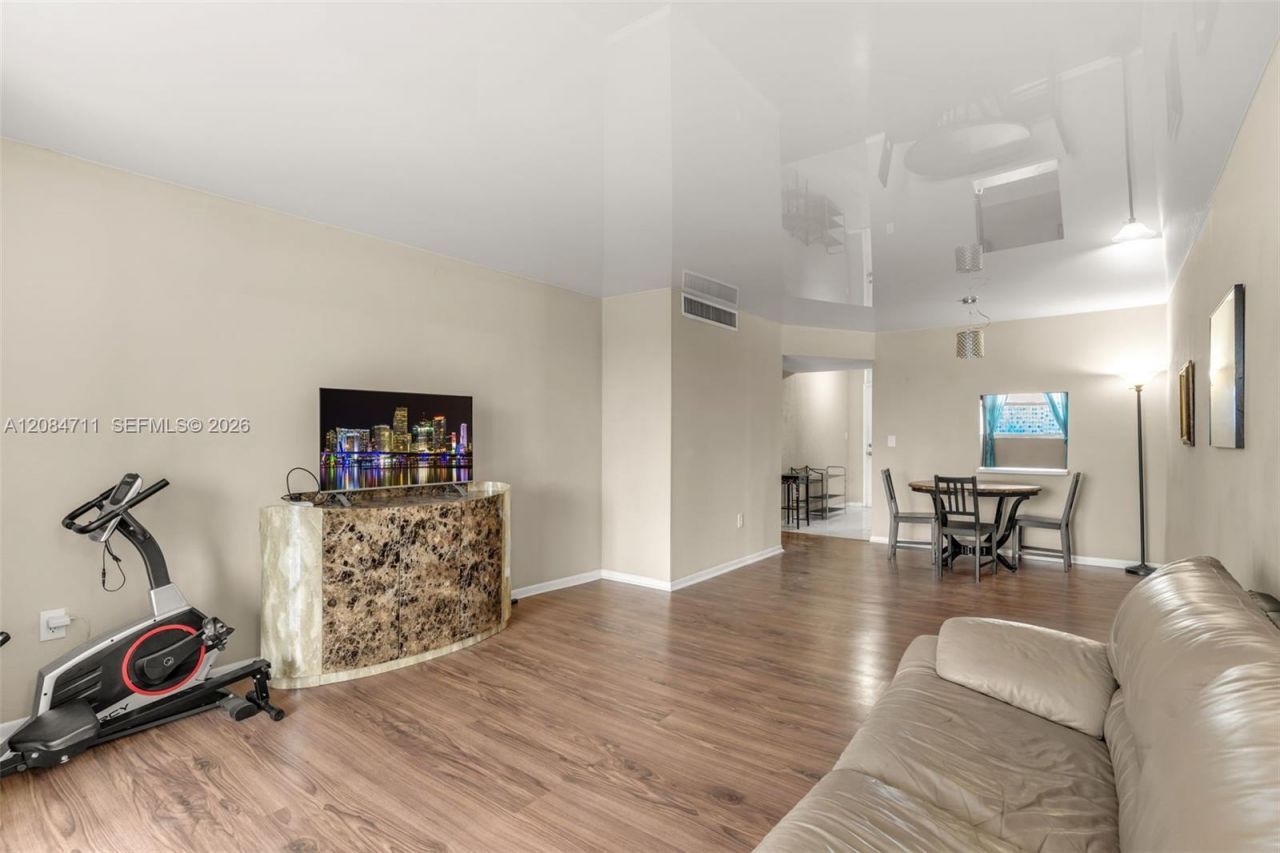 1700 NE 191st St, Unit 508, Miami, FL 33179 Photo