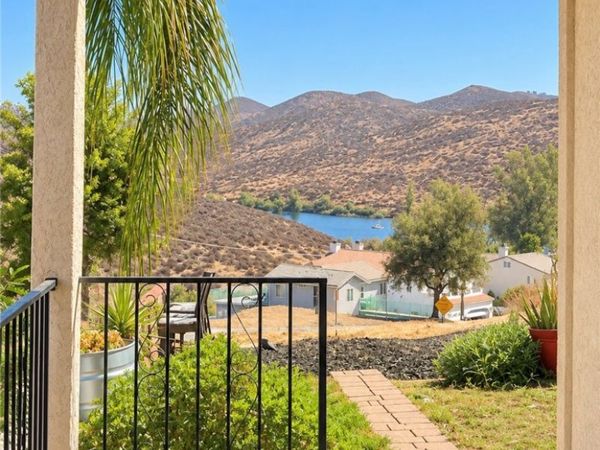22073 Vacation, Canyon Lake, CA 92587