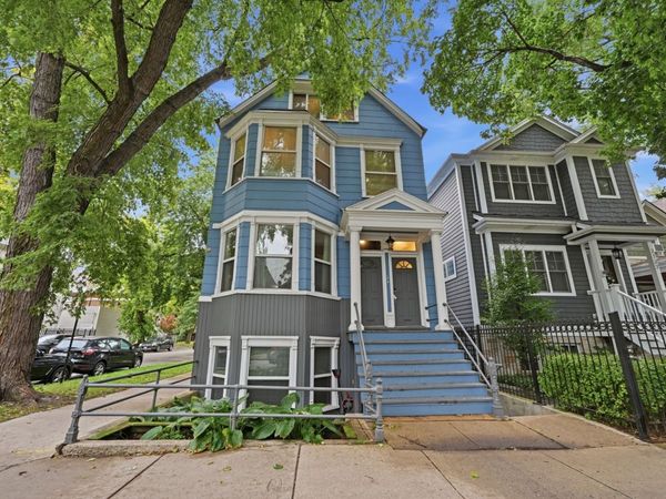 2135 W Barry Avenue , Chicago, IL 60618