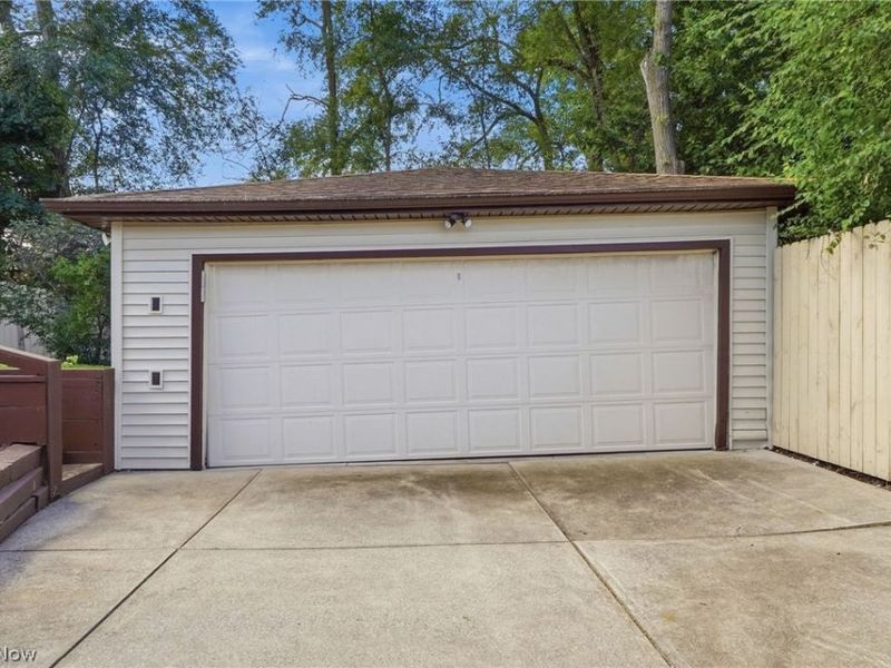 2775 Somia Drive , Parma, OH 44134 Photo 5
