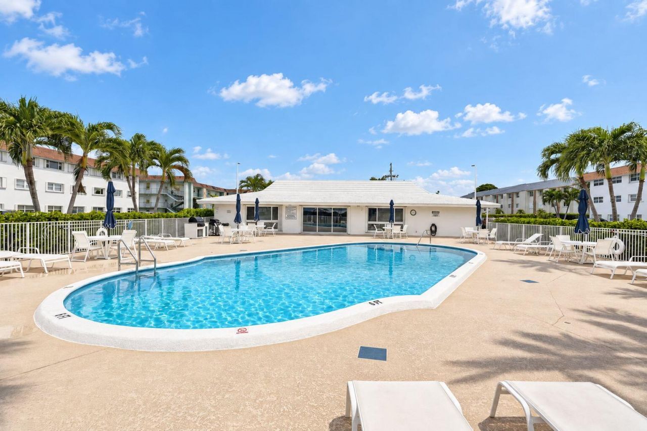 111 Shore Court, Unit 301, North Palm Beach, FL 33408 Photo