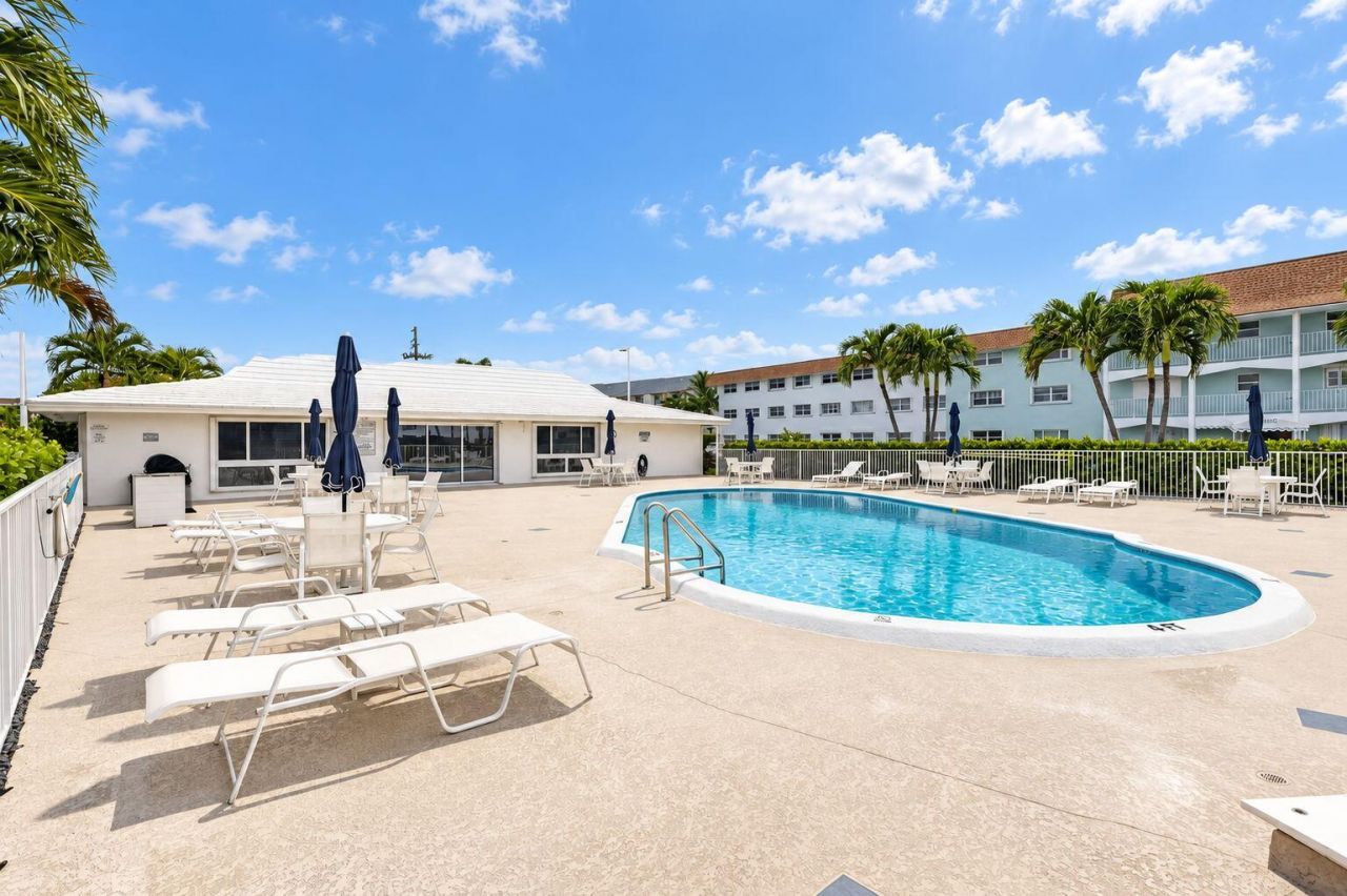 111 Shore Court, Unit 301, North Palm Beach, FL 33408 Photo