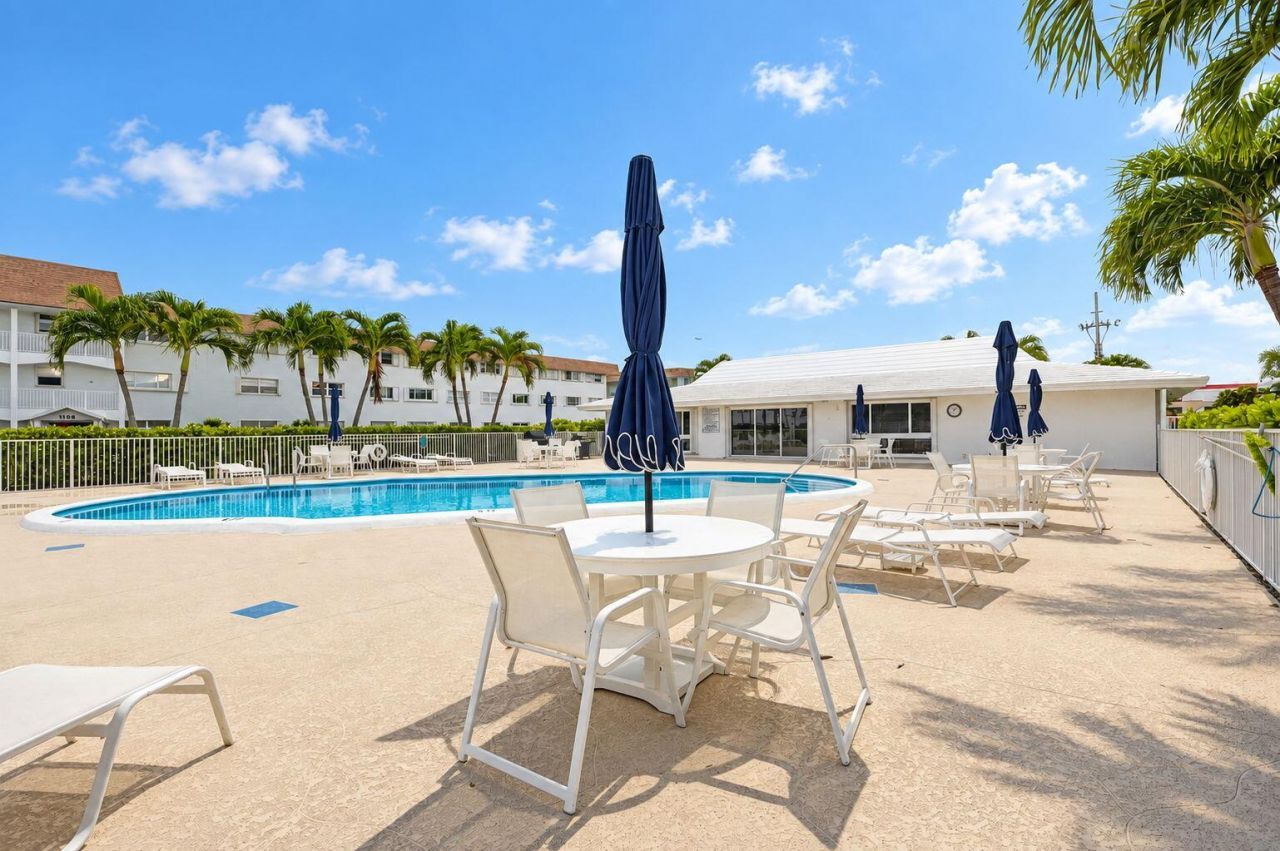 111 Shore Court, Unit 301, North Palm Beach, FL 33408 Photo