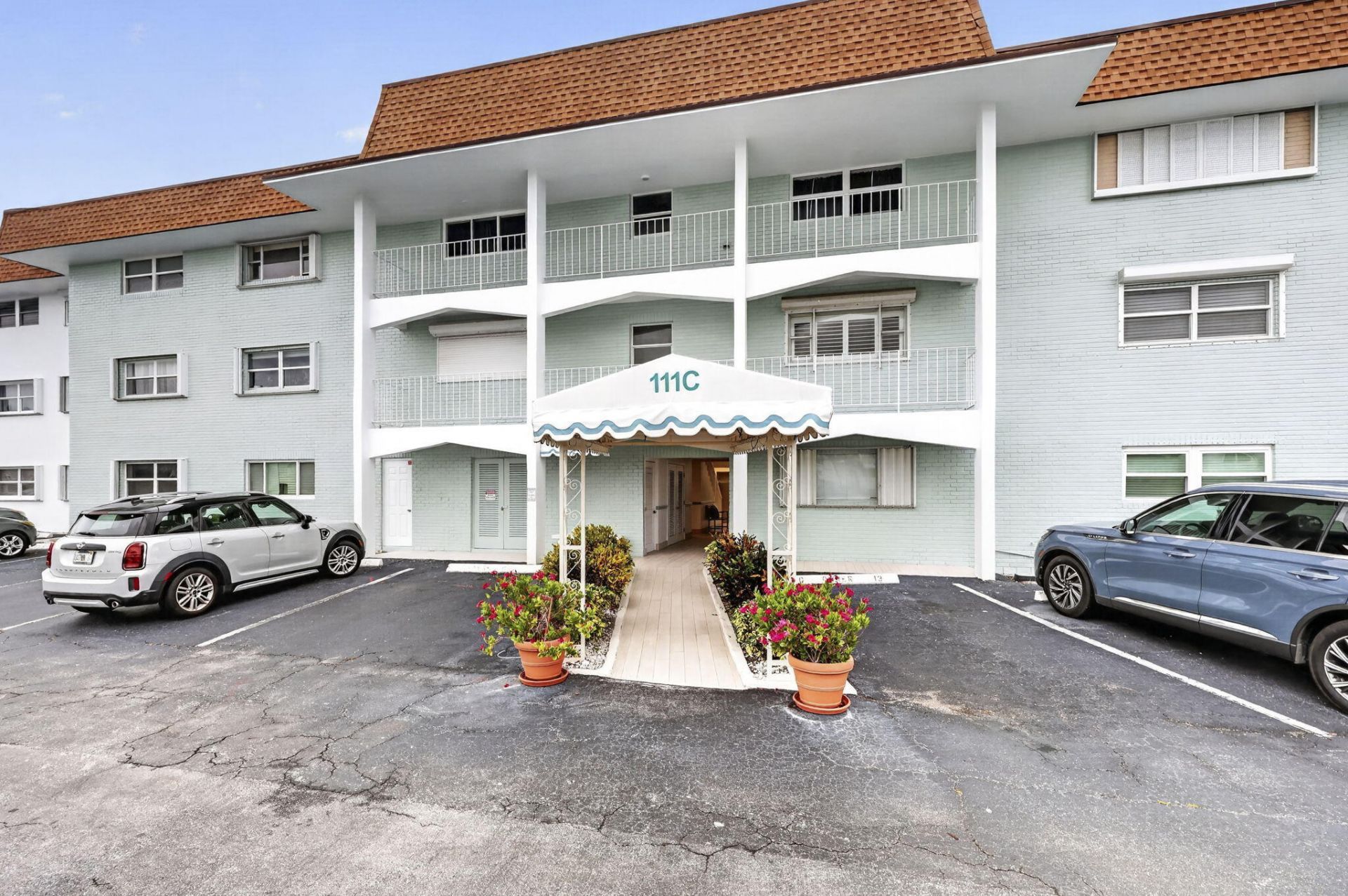 111 Shore Court, Unit 301, North Palm Beach, FL 33408 Photo