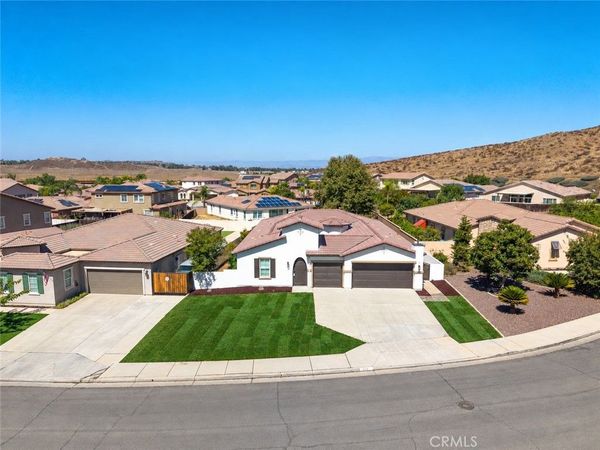 356 Tuffa Court, Perris, CA 92570