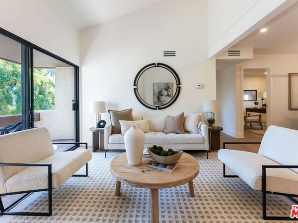 5800 Owensmouth Avenue, Unit 76, Woodland Hills, CA 91367