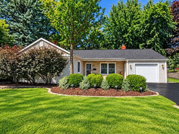 60 E Terra Cotta Avenue , Crystal Lake, IL 60014