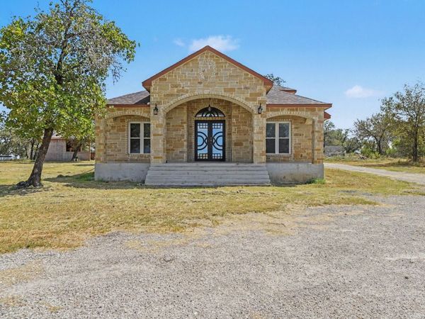 420 HIGHLANDS LOOP, Poteet, TX 78065