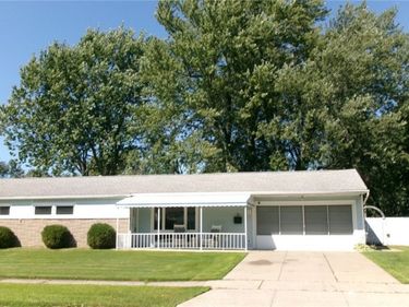 11 Alys Drive E, Depew, NY 14043