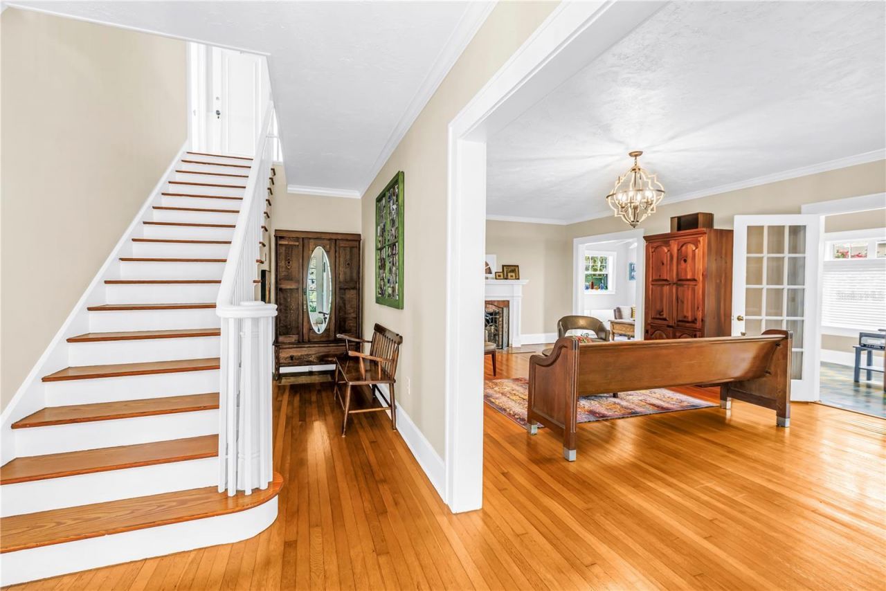 445 18th Avenue Ne, Saint Petersburg, FL 33704 Photo