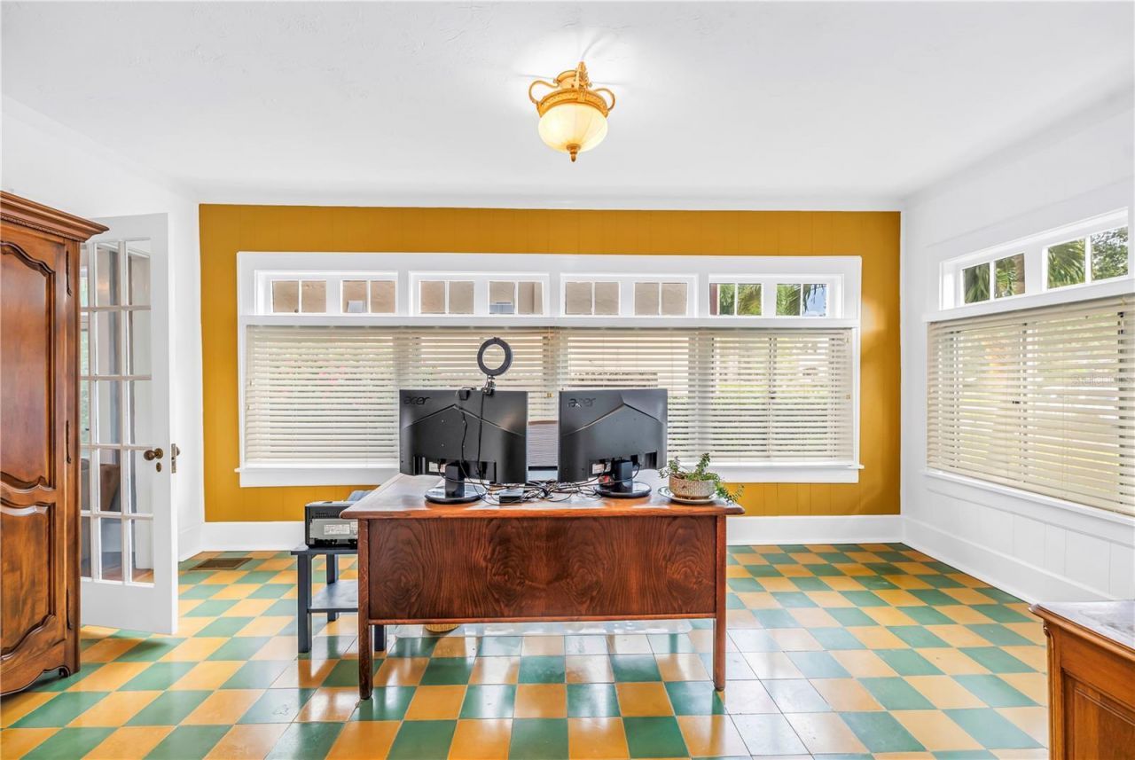 445 18th Avenue Ne, Saint Petersburg, FL 33704 Photo