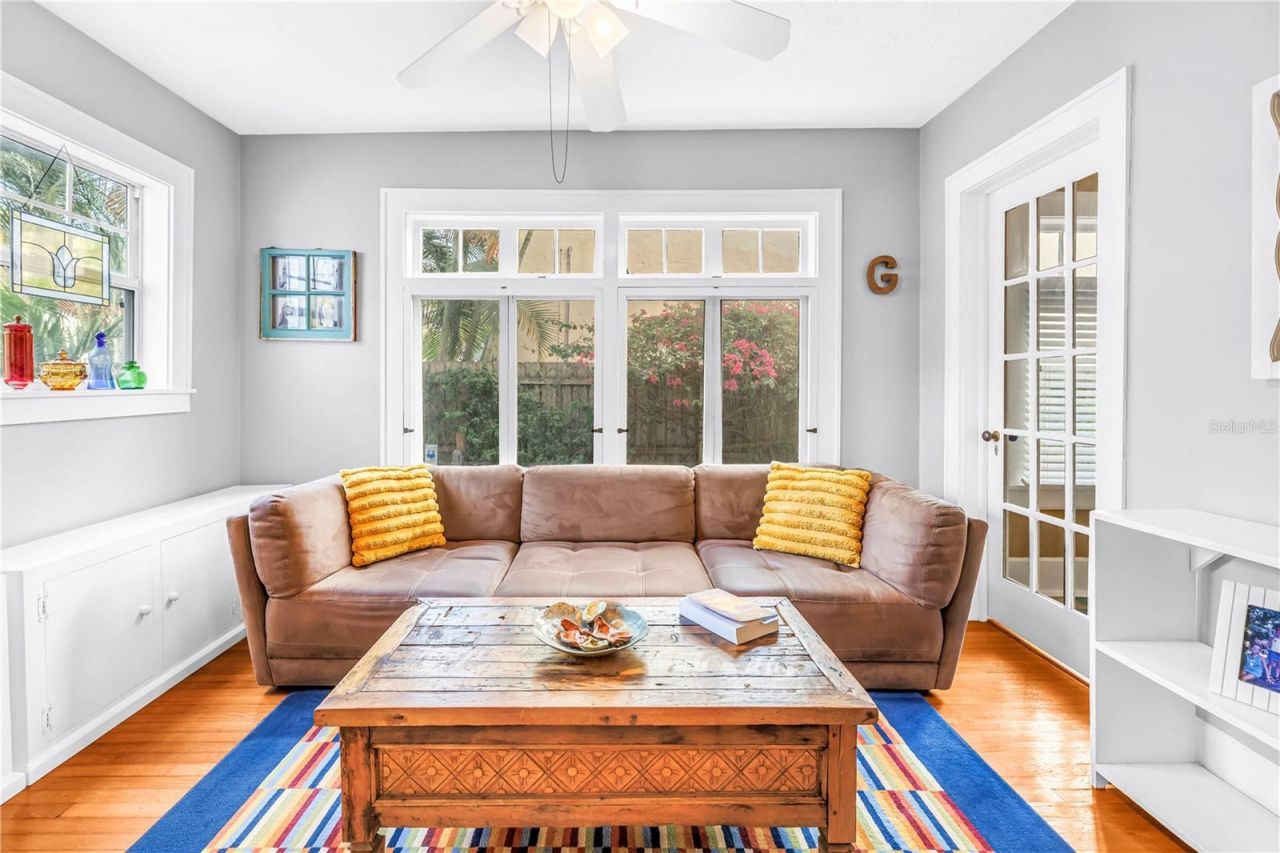445 18th Avenue Ne, Saint Petersburg, FL 33704 Photo