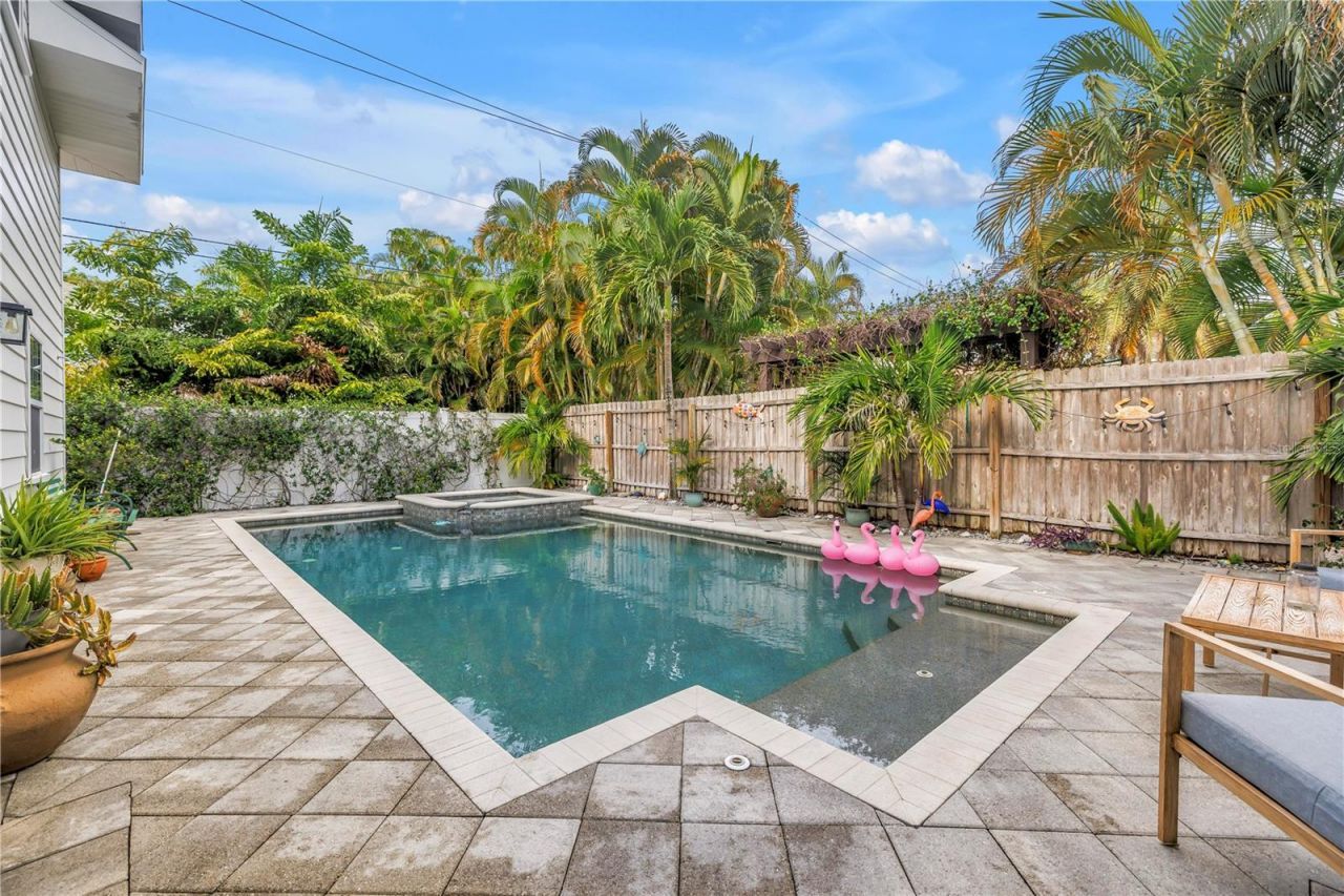 445 18th Avenue Ne, Saint Petersburg, FL 33704 Photo