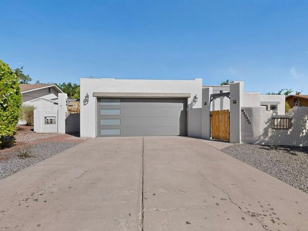 5821 Stratford Avenue NW, Albuquerque, NM 87114