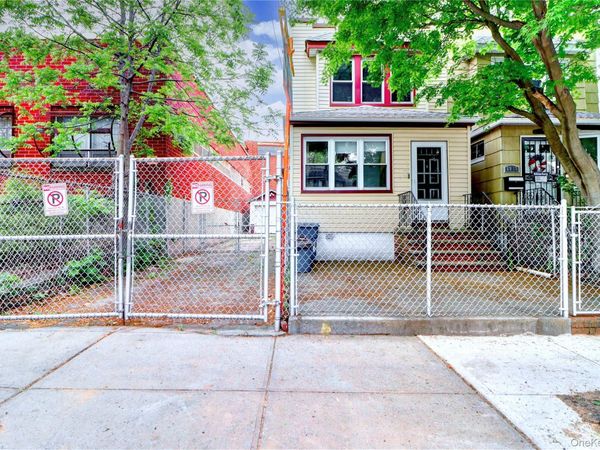 69-15 69th Place , Glendale, NY 11385