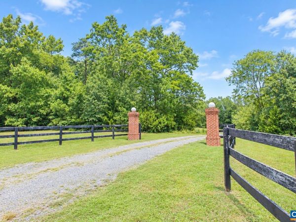 6639 BLENHEIM RD, Scottsville, VA 24590