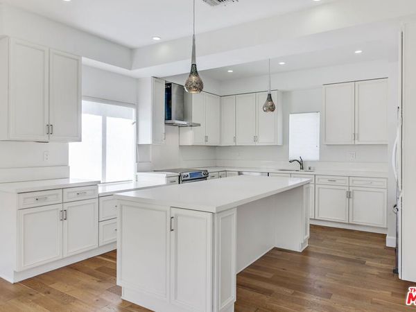 339 N Oakhurst Drive, Unit 401, Beverly Hills, CA 90210