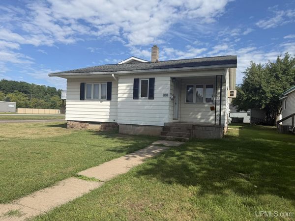 300 E Smith Street, Iron Mountain, MI 49801