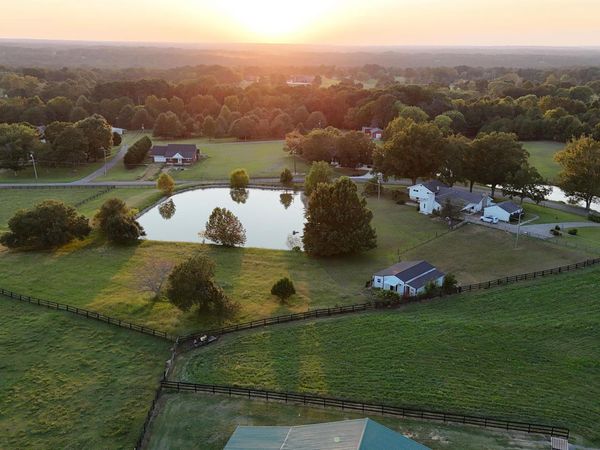 606 Bethel Church Road, Guntersville, AL 35976