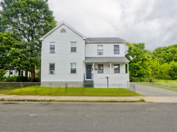 9-11 Richelieu St, Springfield, MA 01105