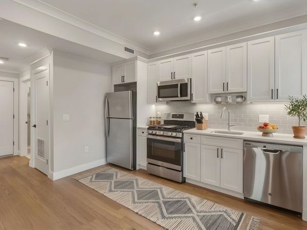 191 Porter St, Unit 4, Boston, MA 02128