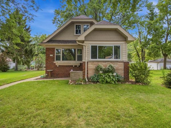 1919 W Marne AVENUE, Glendale, WI 53209