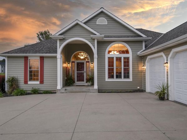 W2366 Mcaleavey COURT, Oconomowoc, WI 53066
