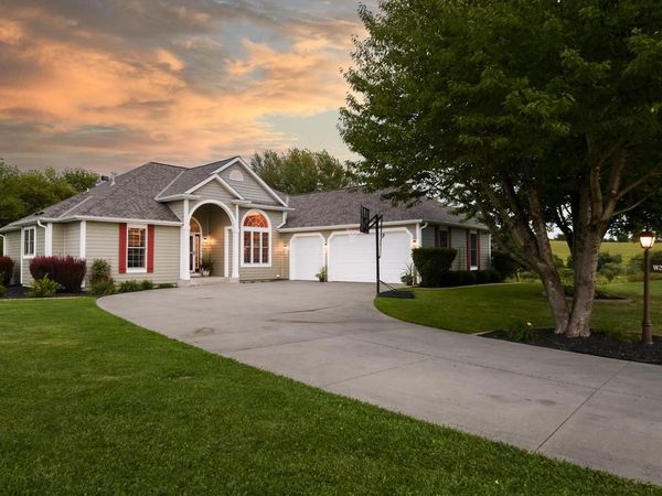 W2366 Mcaleavey COURT, Oconomowoc, WI 53066