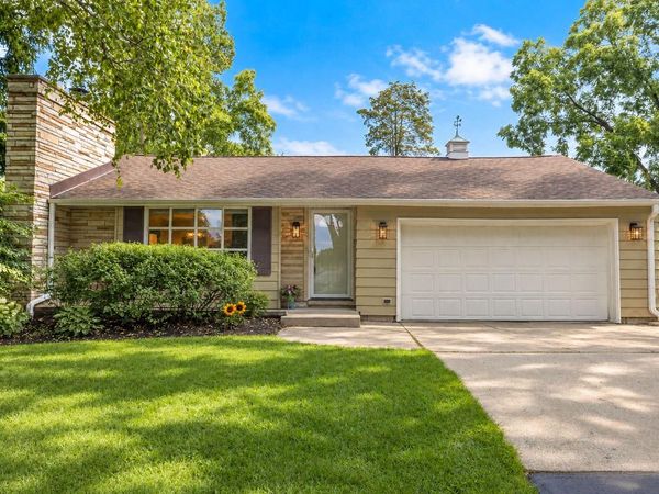 1070 Woodland AVENUE, Elm Grove, WI 53122