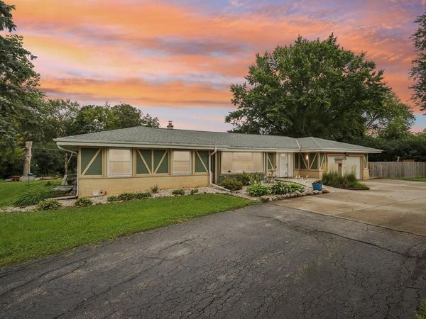 13716 W Lilac LANE, New Berlin, WI 53151