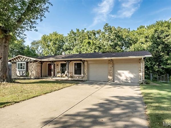 21 San Carlos Drive, St Charles, MO 63303