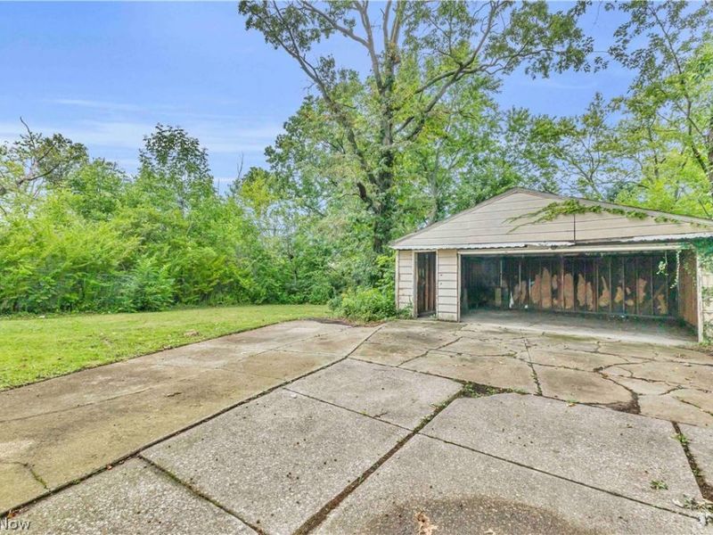 15521 N Lotus Drive, Cleveland, OH 44128 Photo 23