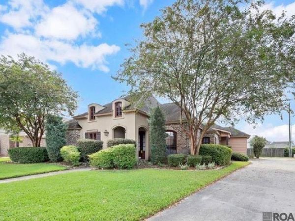 2058 Pointe South Dr, Zachary, LA 70791
