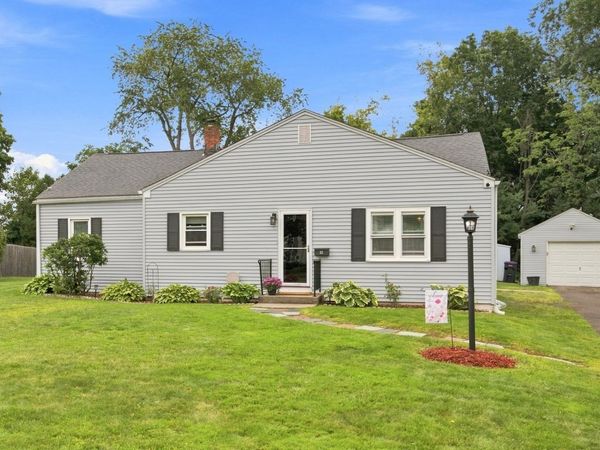 12 Park Ave, Holyoke, MA 01040