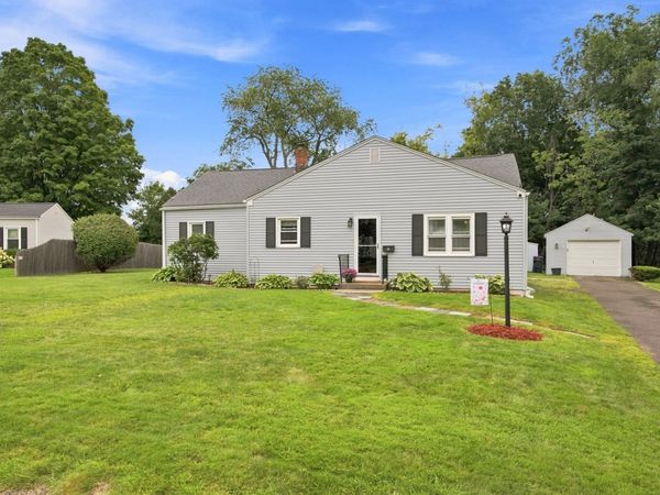 12 Park Ave, Holyoke, MA 01040