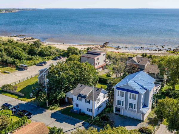 7 Bayview Ave, Fairhaven, MA 02719