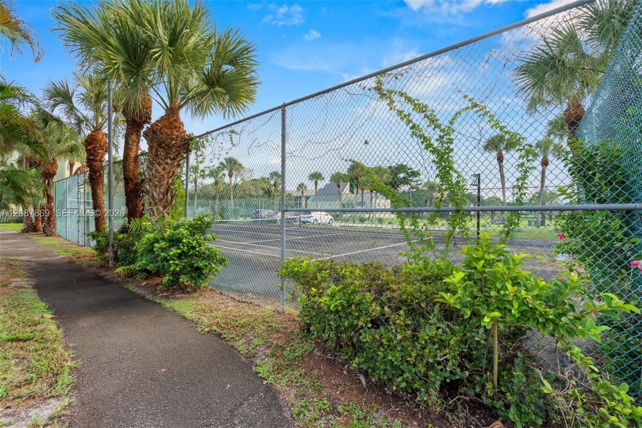 8913 NW 28th Dr, Unit D, Coral Springs, FL 33065 Photo