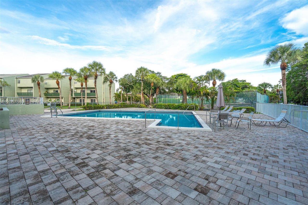 8913 NW 28th Dr, Unit D, Coral Springs, FL 33065 Photo