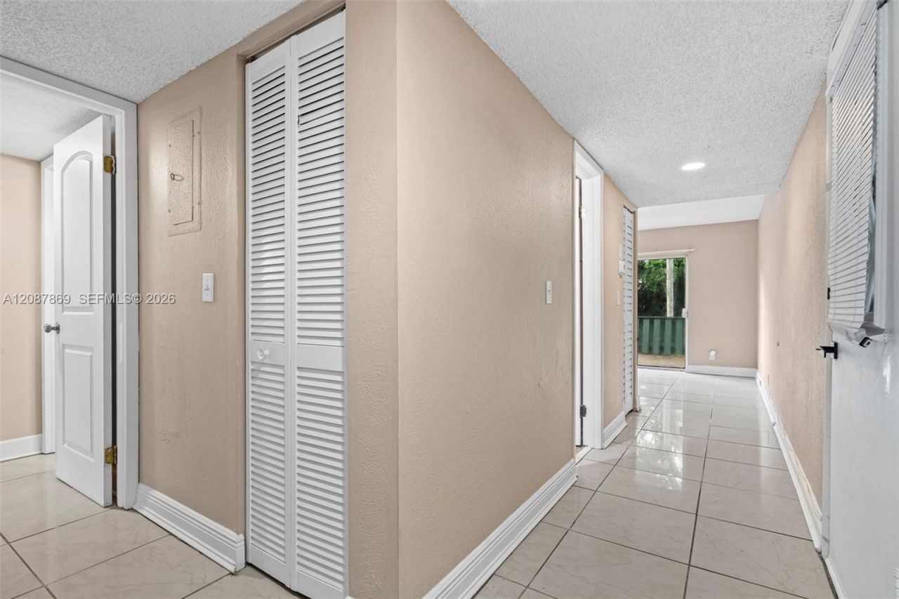 8913 NW 28th Dr, Unit D, Coral Springs, FL 33065 Photo