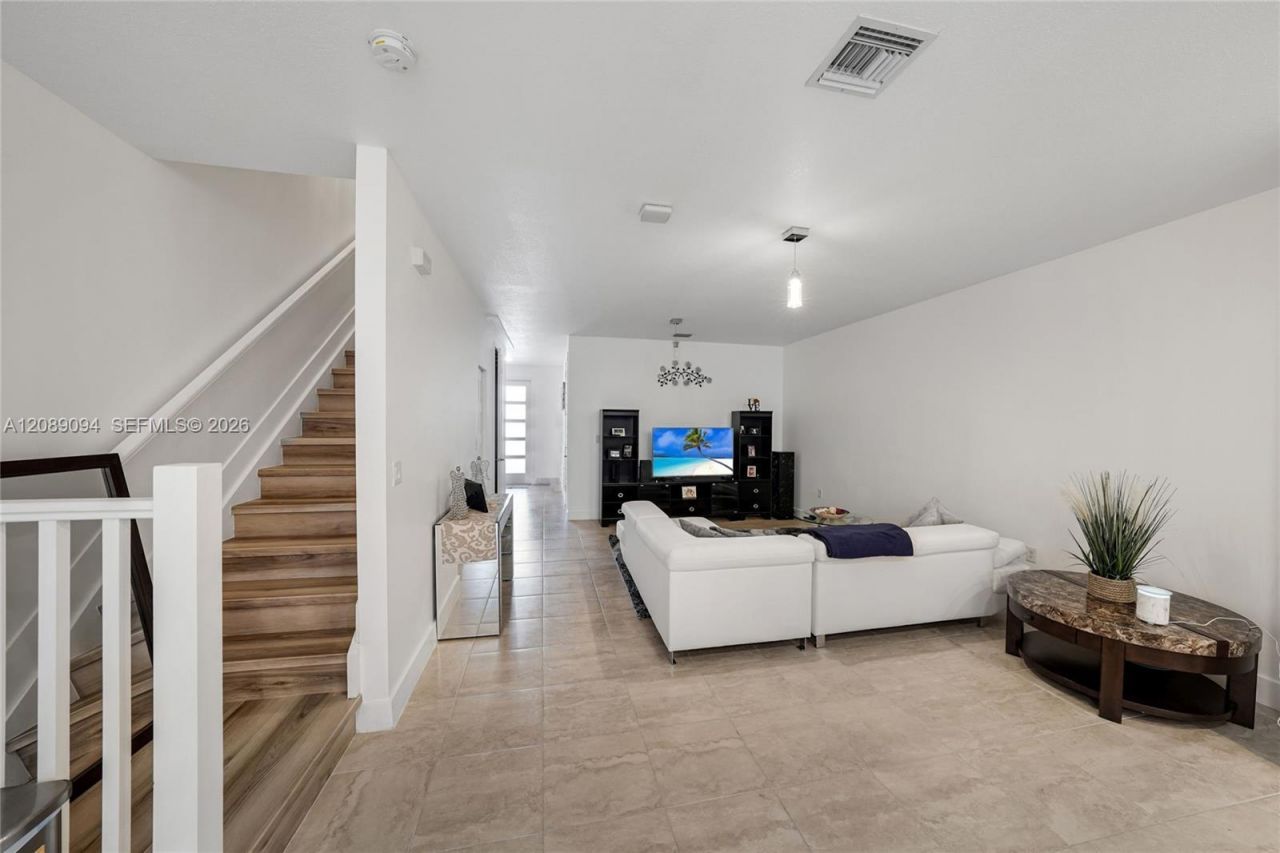15809 NW 91st Ct, Miami Lakes, FL 33018 Photo