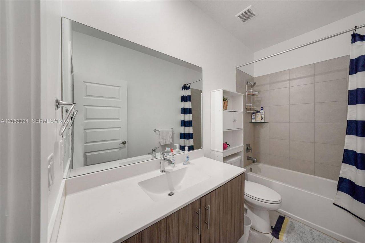 15809 NW 91st Ct, Miami Lakes, FL 33018 Photo